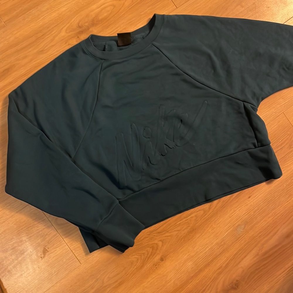 Nike crop sweatshirt - like new